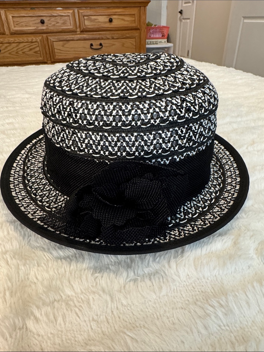 Nine West Black & White Woven Floral Trim Hat